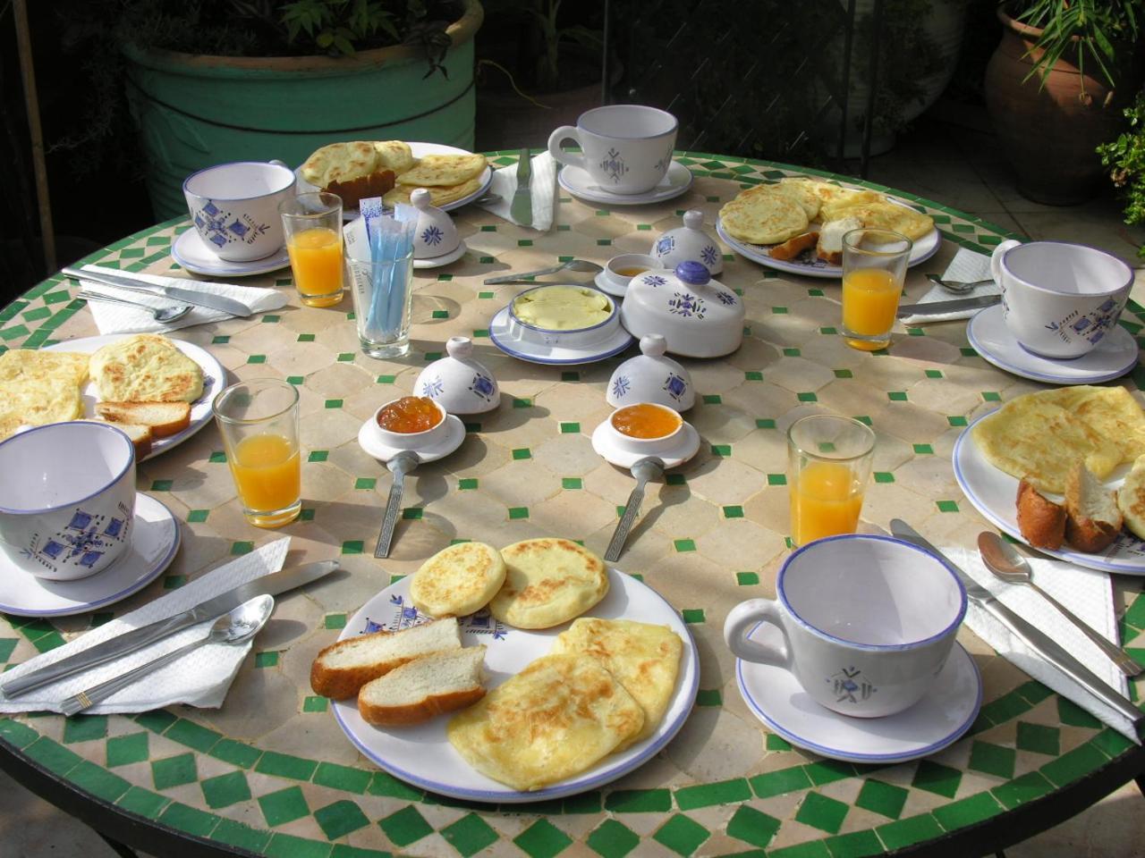 Appartement Agreable Avec 2 Tres Belles Terrasses Au Coeur De Rabat Luaran gambar