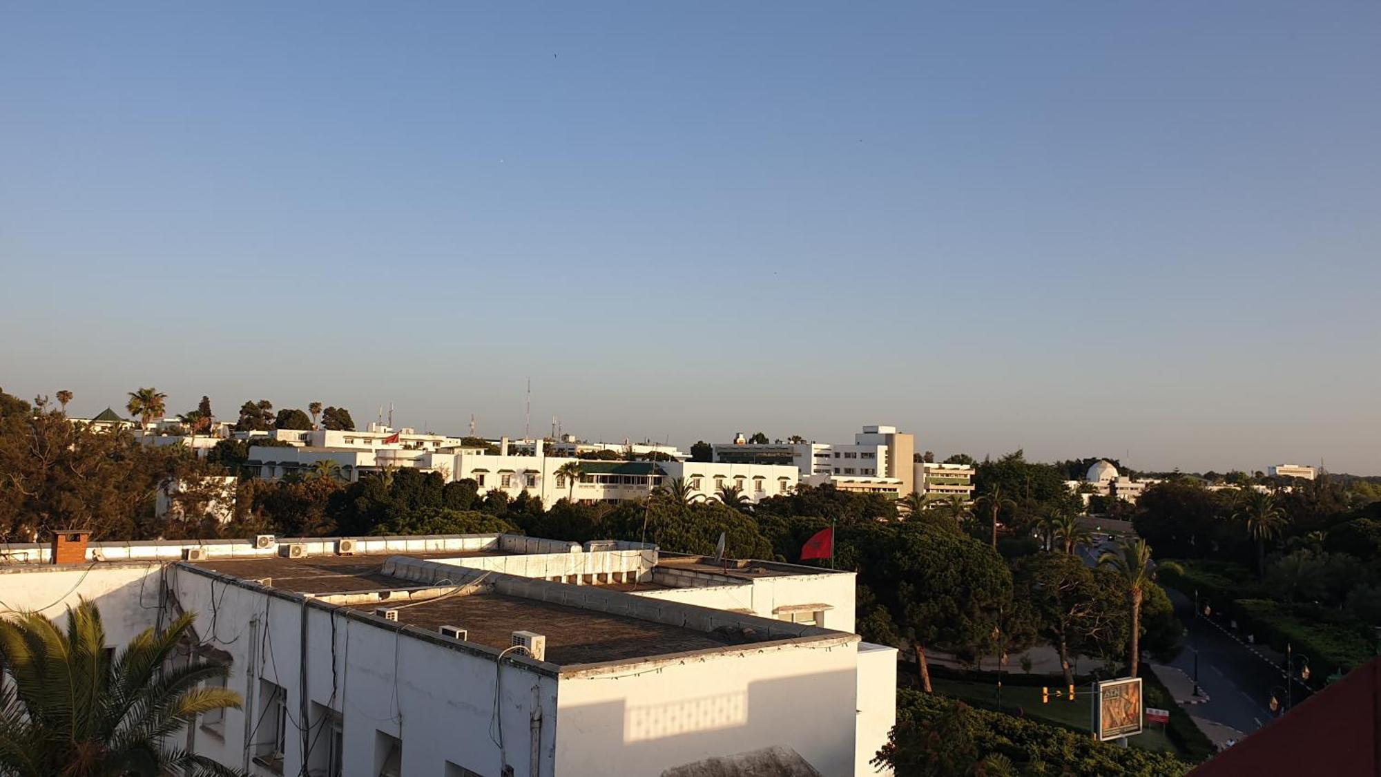 Appartement Agreable Avec 2 Tres Belles Terrasses Au Coeur De Rabat Luaran gambar