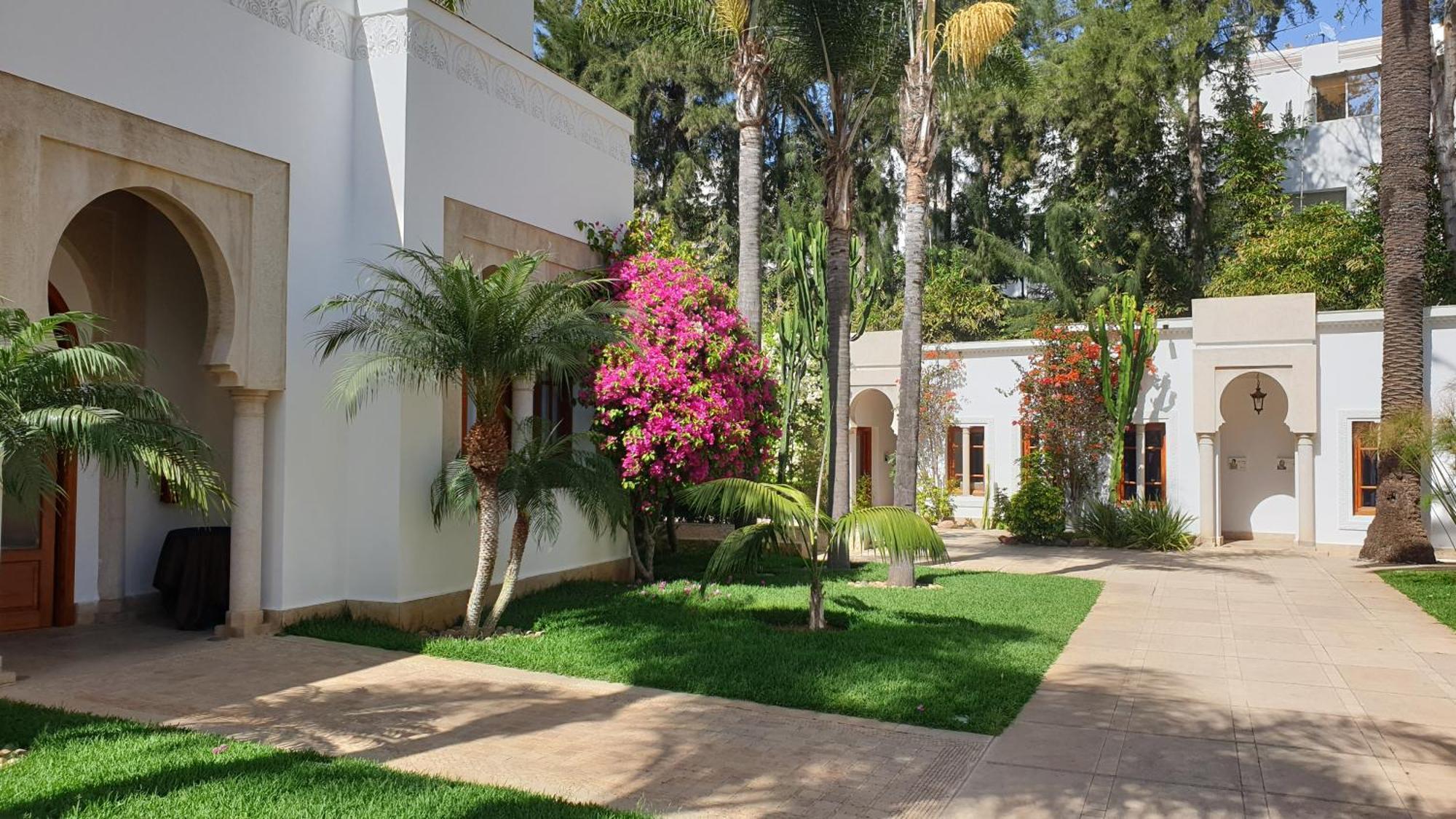Appartement Agreable Avec 2 Tres Belles Terrasses Au Coeur De Rabat Luaran gambar