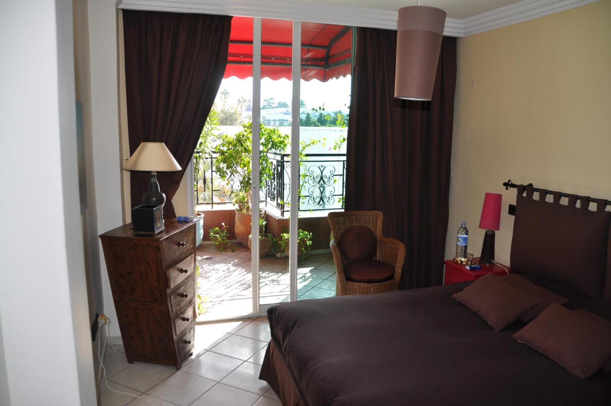 Appartement Agreable Avec 2 Tres Belles Terrasses Au Coeur De Rabat Luaran gambar